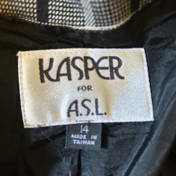 Blazer - Picture 11 of 11